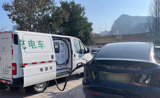 右江区汽车搭电