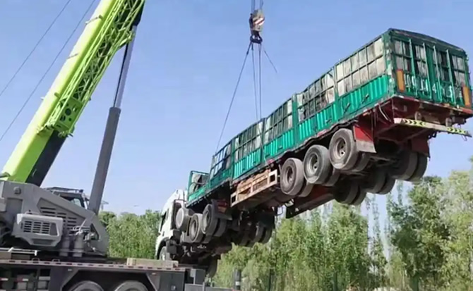 右江区道路脱困救援案例